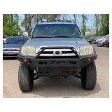 2004 TOYOTA 4RUNNER LIMITED *No Accidents Reported | All Wheel Drive* (NO RESERVE)