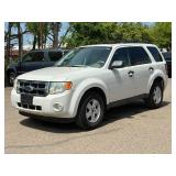 2009 FORD ESCAPE XLT *131k Miles* (NO RESERVE)