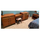 Vintage Beacon Hill Collection Bedroom Set (Lot of 5)