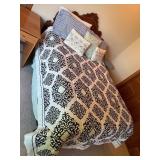Ornate Full Size Wood Bed Frame With Quilt & Pillow Set