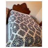 Ornate Full Size Wood Bed Frame With Quilt & Pillow Set