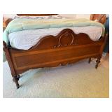 Ornate Full Size Wood Bed Frame With Quilt & Pillow Set