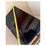 Samsung 32 in Flat Screen TV Black Wall Mountable See Photos