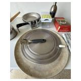 Kitchen Gadget Lot OXO AccuSharp Sur La Table Pizza Tray & Slicer
