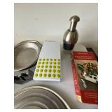 Kitchen Gadget Lot OXO AccuSharp Sur La Table Pizza Tray & Slicer