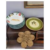 Ceramic Pasta Bowls, Serving Bowl & Woven Placemats Mixed Lot