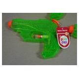 *8* Water Squirt Guns