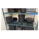 Pizza pan separators and pizza pans