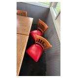 4 Tables 8 Chairs