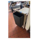 Rubbermaid Industrial Rolling Cart