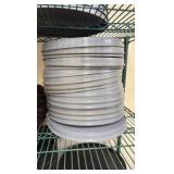 Pizza pan separators and pizza pans