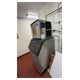 Avantco Ice Machine Head W/ a Manitowok Hopper