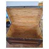 Pretty Old Trunk in Good Condition