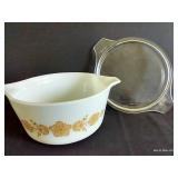 Pyrex 1.5 Quart Butterfly Gold Cinderella Bowl w/ Lid