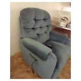 La-Z-Boy Lift Chair in Good Condition, Works