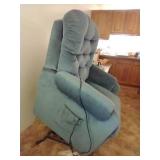La-Z-Boy Lift Chair in Good Condition, Works