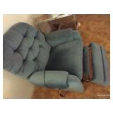 La-Z-Boy Lift Chair in Good Condition, Works