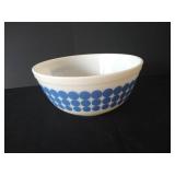 Pyrex 2 1/2 Quart Blue Dot Mixing Bowl