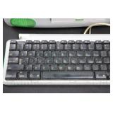 Apple iMac G3 CRT Computer With Keyboard