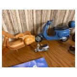 Vintage Classic Scooter Collection - Model Vespas/Lambrettas, Books & Mug Lot