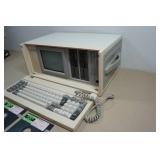 Vintage Sanyo MBC-675 Computer