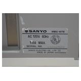 Vintage Sanyo MBC-675 Computer