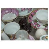 Assorted Tea Set Pieces