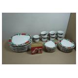 32-Piece Vintage Tienshan 'Deck the Halls' Dinnerware Set