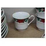32-Piece Vintage Tienshan 'Deck the Halls' Dinnerware Set