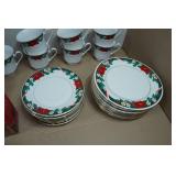 32-Piece Vintage Tienshan 'Deck the Halls' Dinnerware Set