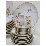 Excellent Large Hutschenreuther "Form Dresden" German China Dishware Set