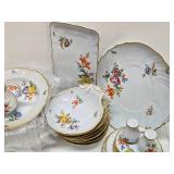 Excellent Large Hutschenreuther "Form Dresden" German China Dishware Set