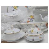 Excellent Large Hutschenreuther "Form Dresden" German China Dishware Set