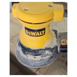 Working DEWALT Model DW682 Plate Joiner & Random Orbit Palm Sander