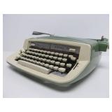 Great Looking Vintage Portable ROYAL Typewriter w/Case - Green