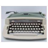 Great Looking Vintage Portable ROYAL Typewriter w/Case - Green