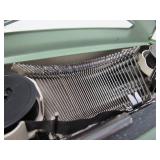 Great Looking Vintage Portable ROYAL Typewriter w/Case - Green