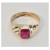 Vintage 10K Gold Ring w/Ruby - 3.96 grams