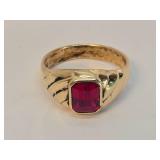 Vintage 10K Gold Ring w/Ruby - 3.96 grams
