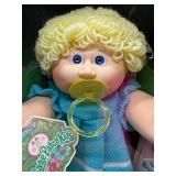 Cabbage Patch Kid - Coleco - Hong Kong - 1985 - Loop - Lemon Hair - Blue Eyes - Girl - Dimples & Pacifier - MIB