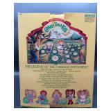Cabbage Patch Kids - Coleco - 1985 - Ponytail - Lemon Hair - Green Eyes - Girl - Dimple & Glasses (broken) - MIB