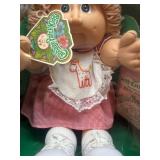 Cabbage Patch Kid - Coleco - 1985 - Braided Ponytail - Champagne - Green Eyes - Girl - Dimples - MIB