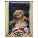 Cabbage Patch Kid - Coleco - 1984 - Loop Shag - Gold Hair - Green Eyes - Girl - Dimples & Freckles - MIB