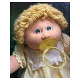 Cabbage Patch Kid - Coleco - 1984 - Loop Shag - Gold Hair - Green Eyes - Girl - Dimples & Freckles - MIB