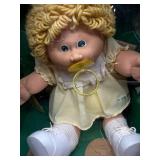 Cabbage Patch Kid - Coleco - 1984 - Loop Shag - Gold Hair - Green Eyes - Girl - Dimples & Freckles - MIB