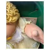 Cabbage Patch Kid - Coleco - 1984 - Loop Shag - Gold Hair - Green Eyes - Girl - Dimples & Freckles - MIB