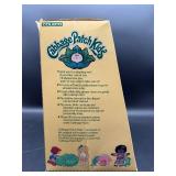 Cabbage Patch Kid - Coleco - 1984 - Loop Shag - Gold Hair - Green Eyes - Girl - Dimples & Freckles - MIB