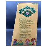 Cabbage Patch Kid - Coleco - Loop - Auburn Hair - Brown Eyes - Boy - Dimples & Teeth - Hand Holds - MIB