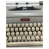 Vintage Royal Futura Typewriter Great Condition w Case