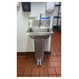 AERO sink 17w x 15 1/4d x 39h
